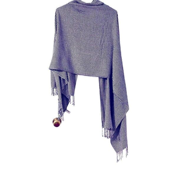 Collection XIIX Soft rayon fringed black & white houndstooth pattern large scarf - Picture 5 of 8